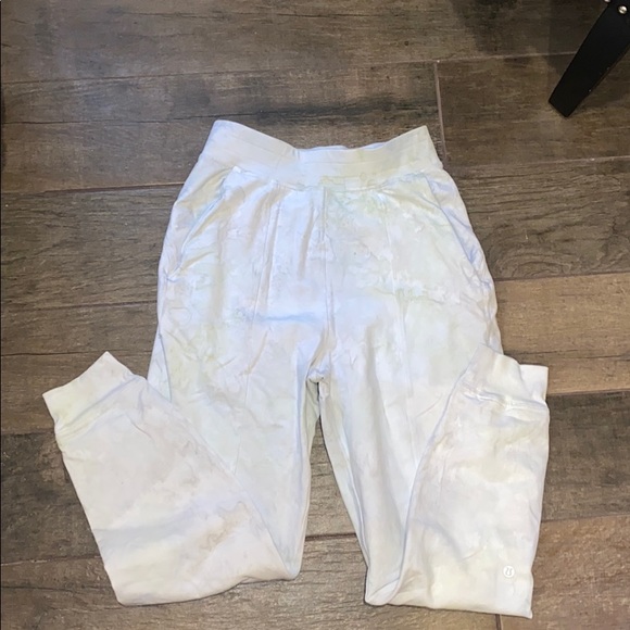 Lululemon LA joggers tie dye size 4 26” inseam - Picture 2 of 5